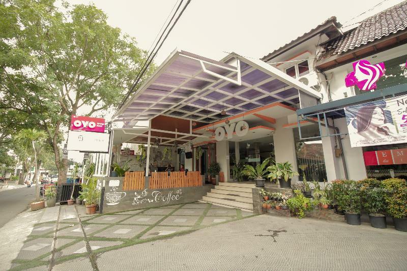 Arwiga Hotel Bandung Exterior foto